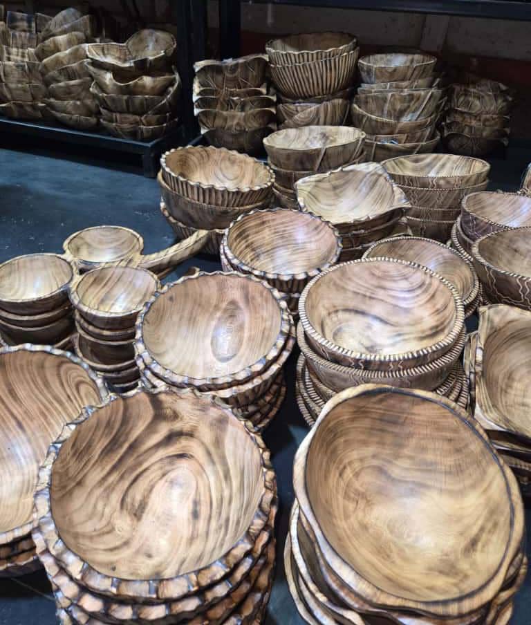 Wooden plates and dishes 